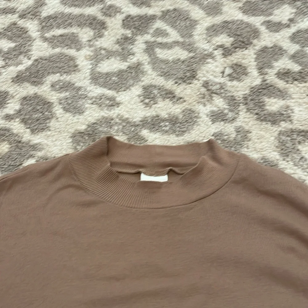 H&M Tan Ribbed Mockneck Bodysuit - Picture 2 of 4